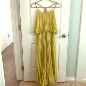 BCBG MAXAZRIA Dark Lime Tier Maxi Pleated dress